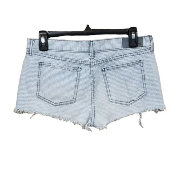 Carmar Denim Shorts Women’s 26 NWT Pinstriped Distressed Raw Hem Jean - Picture 1 of 8